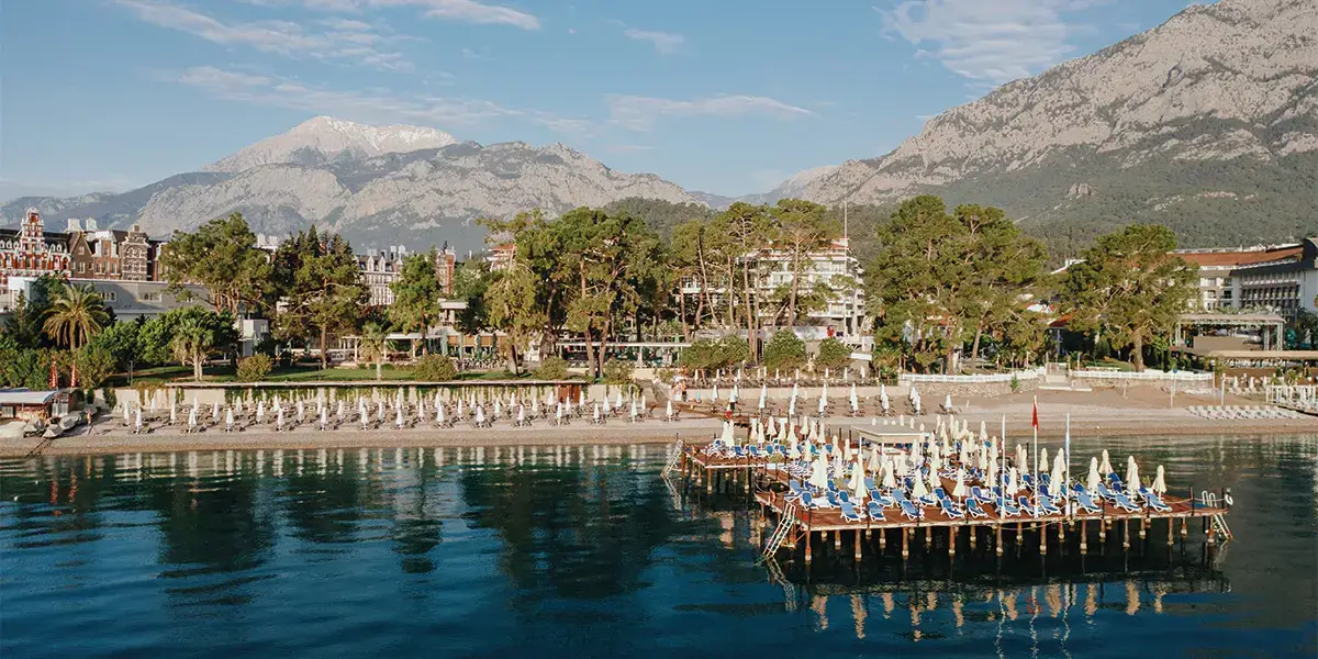 Akra Kemer logo
