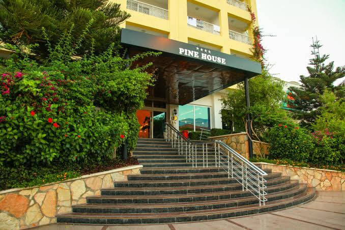 Pine House Hotel logo